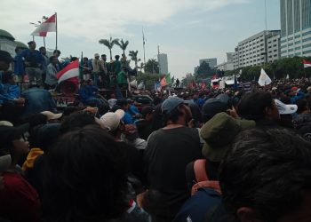 Ironi Demonstrasi Dikepung Brutalitas Aparat