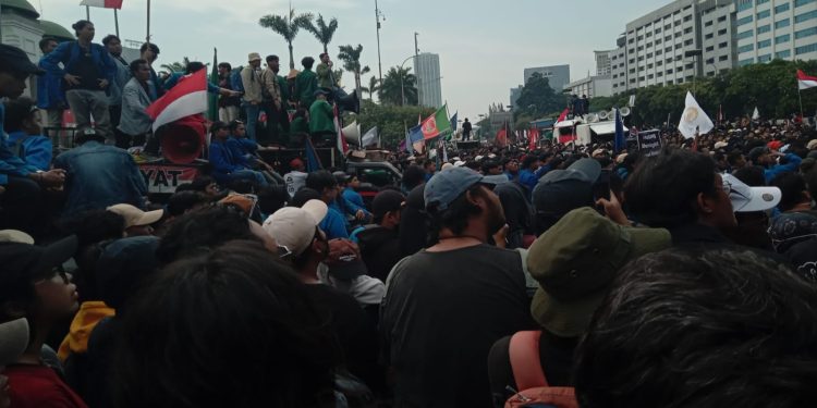 Ironi Demonstrasi Dikepung Brutalitas Aparat