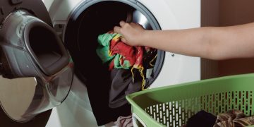 Industri Binatu, Mikroplastik, dan Laut Tercemar: Siapa Bertanggung Jawab?