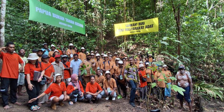 Youth Forest Camp Cara Pemuda Adat Merajut Komitmen Jaga Alam Papua