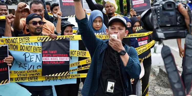 TNI Rampas Ponsel Jurnalis di Aceh Utara