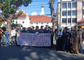 Kawal Proses Sidang, Aliansi Lakkang Bersatu Gelar Aksi di Pengadilan Negeri Makassar.