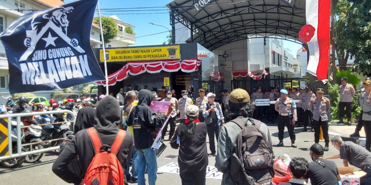 Warga Simogunung Surabaya Desak Penghentian Kriminalisasi Sengketa Tanah Dengan TNI AU